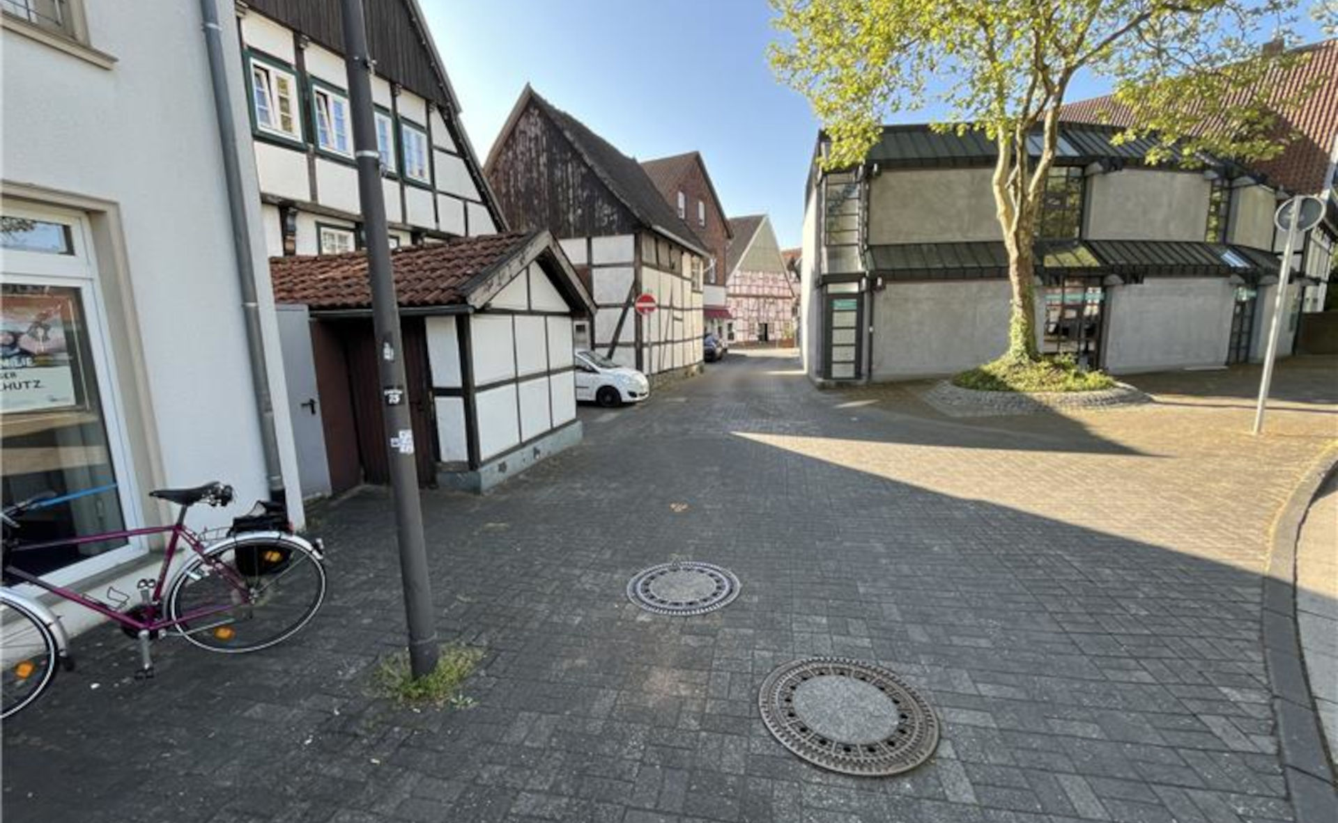 Tiefbauarbeiten für Strom- und Glasfaserausbau starten in der Innenstadt von Wiedenbrück