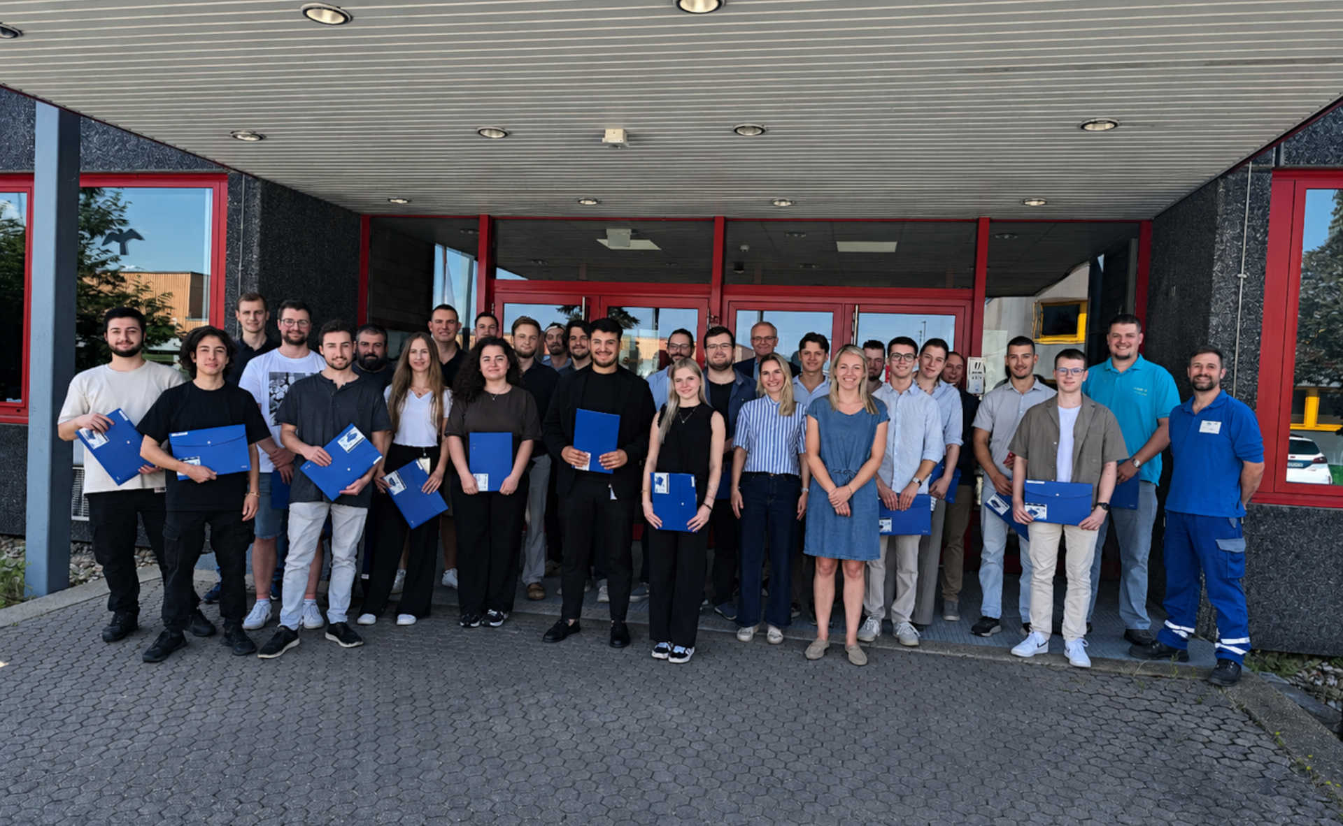 Westnetz gratuliert jungen Fachkräften in Düren zum erfolgreichen Abschluss ihrer Ausbildung