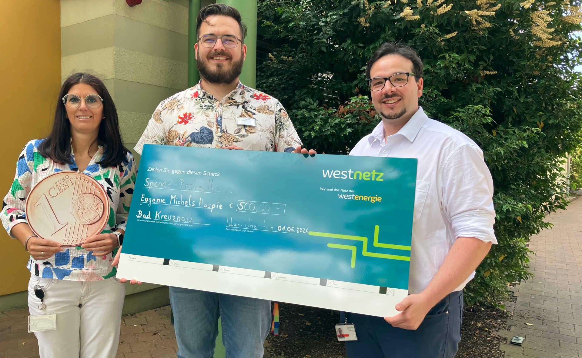 Westnetz-Mitarbeitende spenden Restcents für das neue Wohlfühlbad im Hospiz Westnetz-Mitarbeitende spenden Restcents für das neue Wohlfühlbad im Hospiz