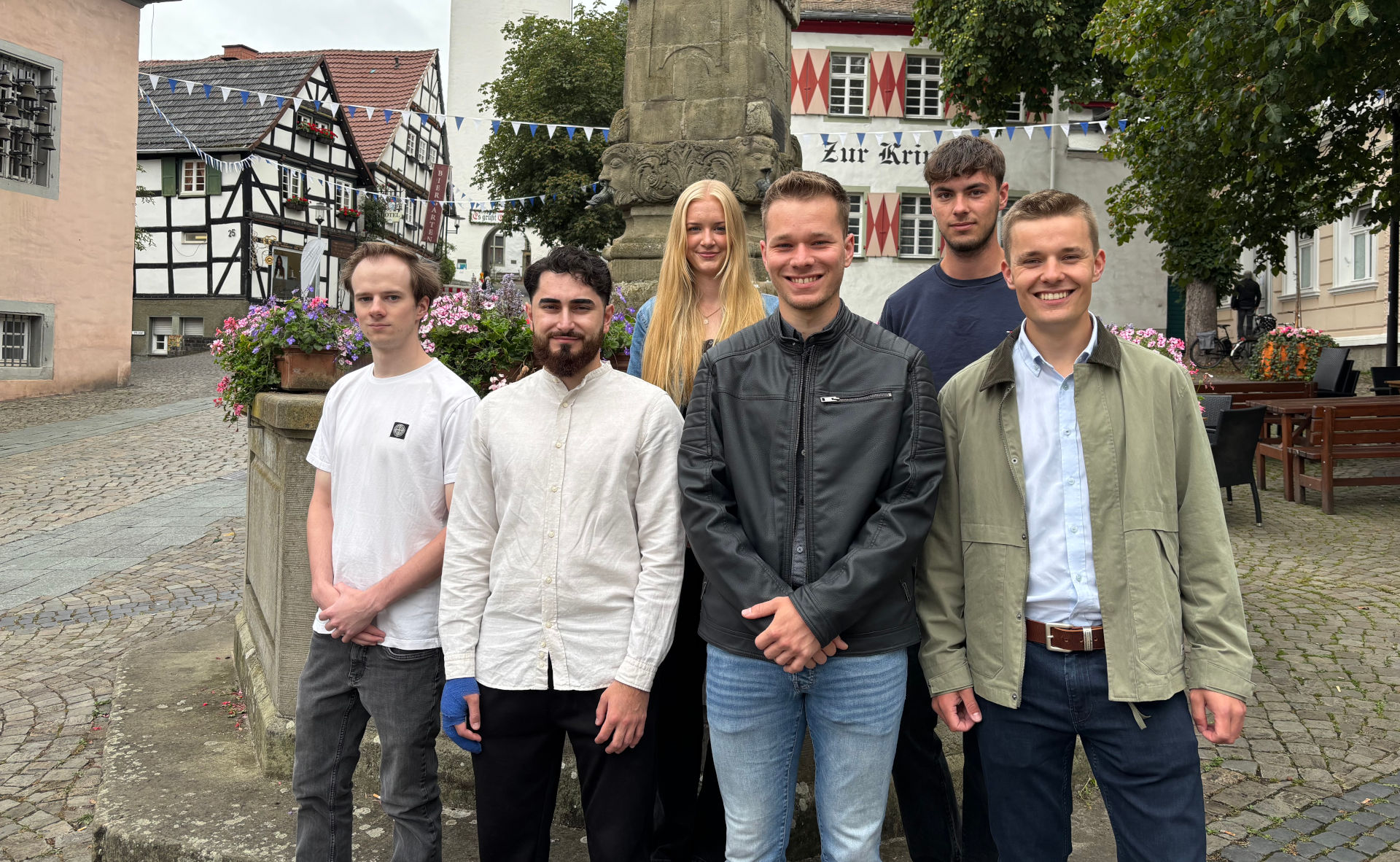 Sechs junge Fachkräfte starten erfolgreich ins Berufsleben